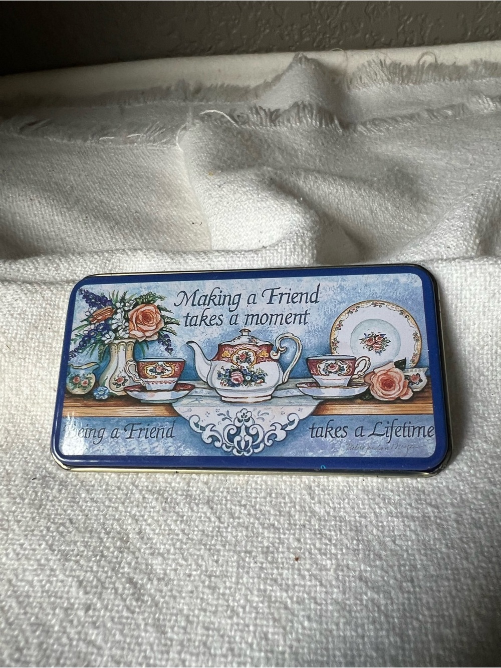 vintage Figi Graphics magnet features a classic tea set - Picture 7 of 7